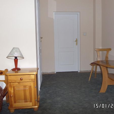 Willa Karis Warsaw Room photo