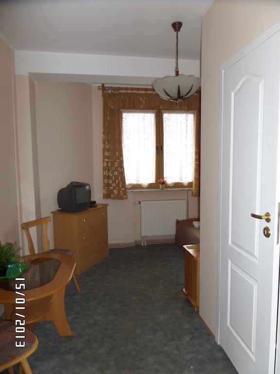 Willa Karis Warsaw Room photo