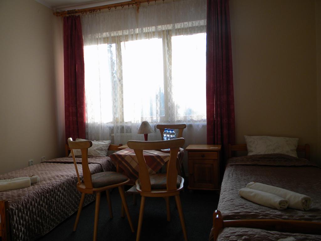 Willa Karis Warsaw Room photo