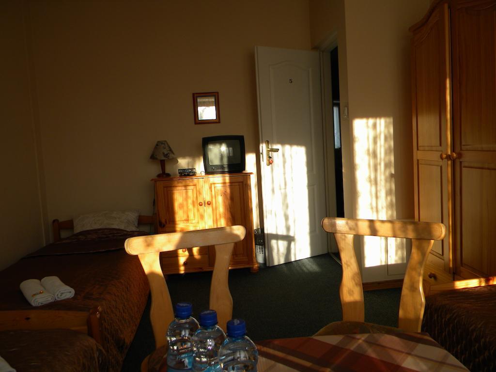 Willa Karis Warsaw Room photo